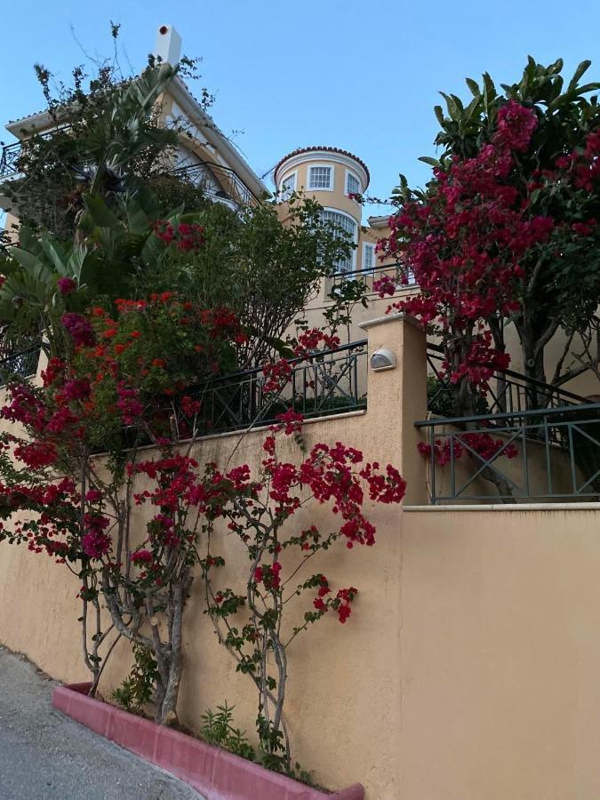 Villa Tzitzifies Kourouklata 外观 照片