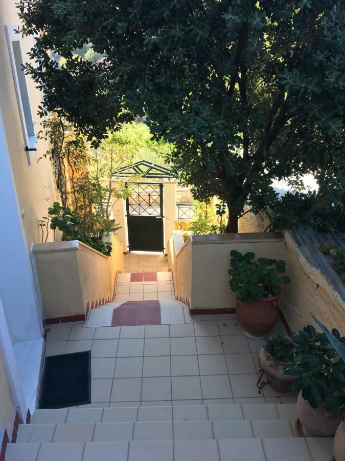 Villa Tzitzifies Kourouklata 外观 照片